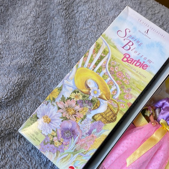 - - ✨ Vintage NRFB Spring Blossom Barbie ~ Avon exclusive - Picture 5 of 13